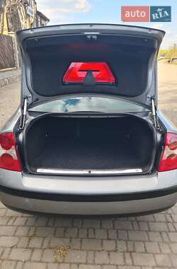 Седан Volkswagen Passat 2003 в 