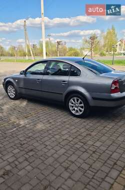 Седан Volkswagen Passat 2003 в 