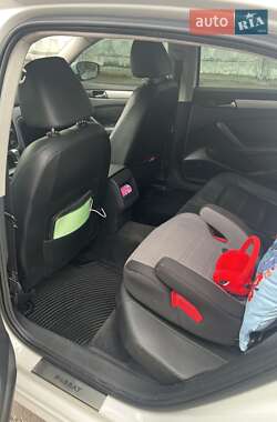 Седан Volkswagen Passat 2012 в 