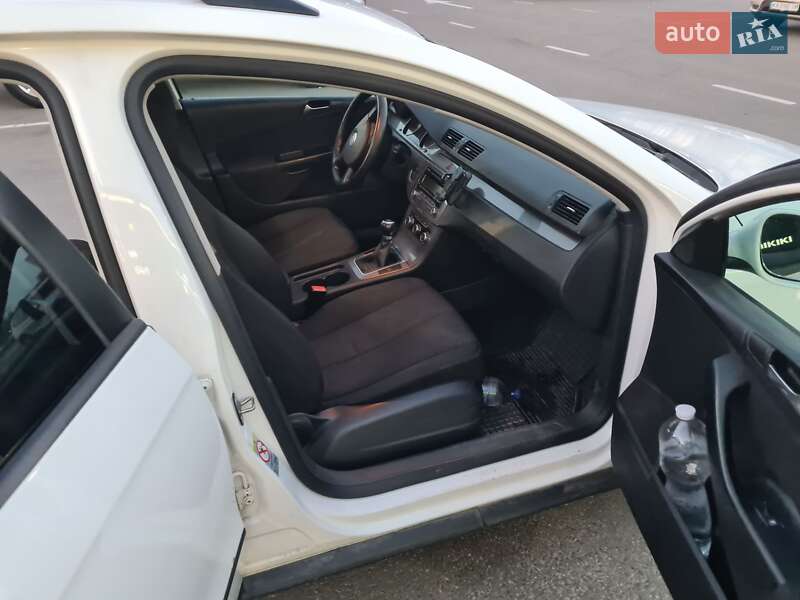 Універсал Volkswagen Passat 2010 в Києві
