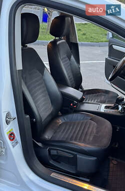 Седан Volkswagen Passat 2011 в 