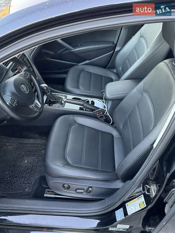 Седан Volkswagen Passat 2014 в Киеве