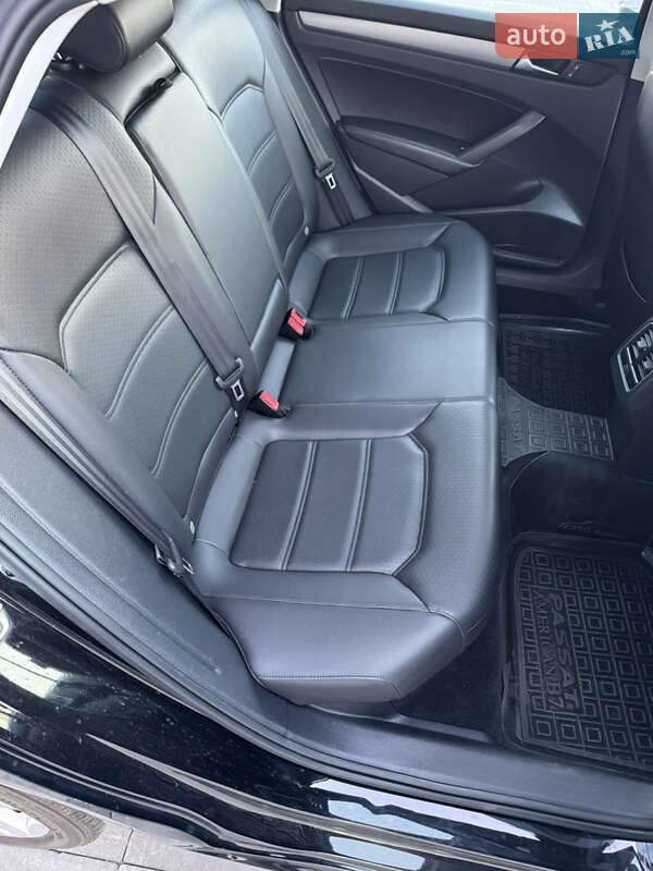 Седан Volkswagen Passat 2014 в Киеве