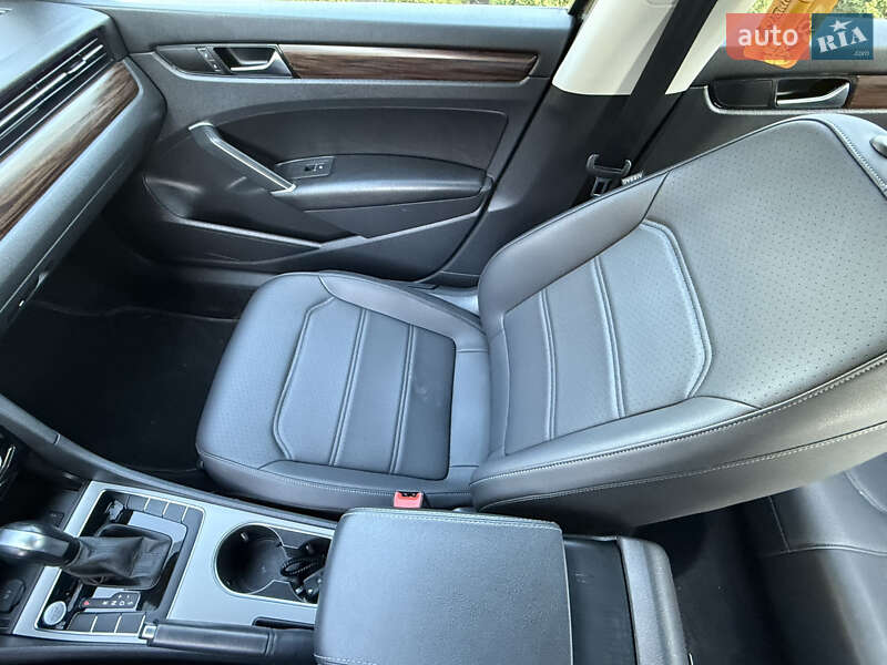 Седан Volkswagen Passat 2021 в Ровно