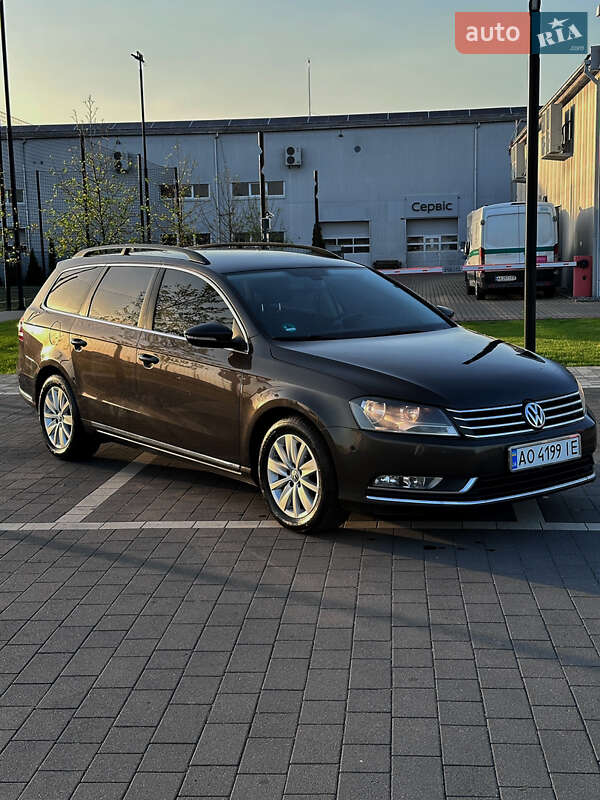 Універсал Volkswagen Passat 2012 в Мукачевому