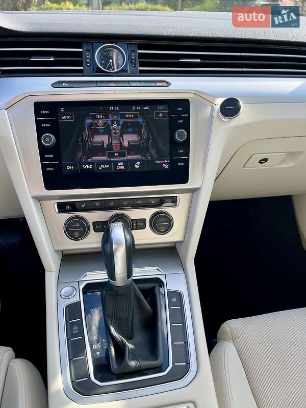 Універсал Volkswagen Passat 2017 в Львові