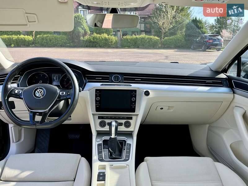 Універсал Volkswagen Passat 2017 в Львові