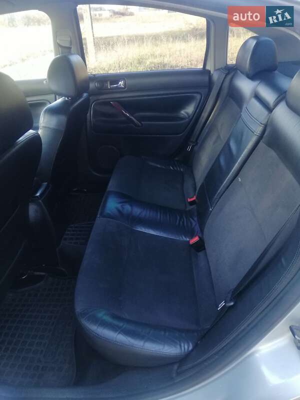 Седан Volkswagen Passat 2003 в Киеве