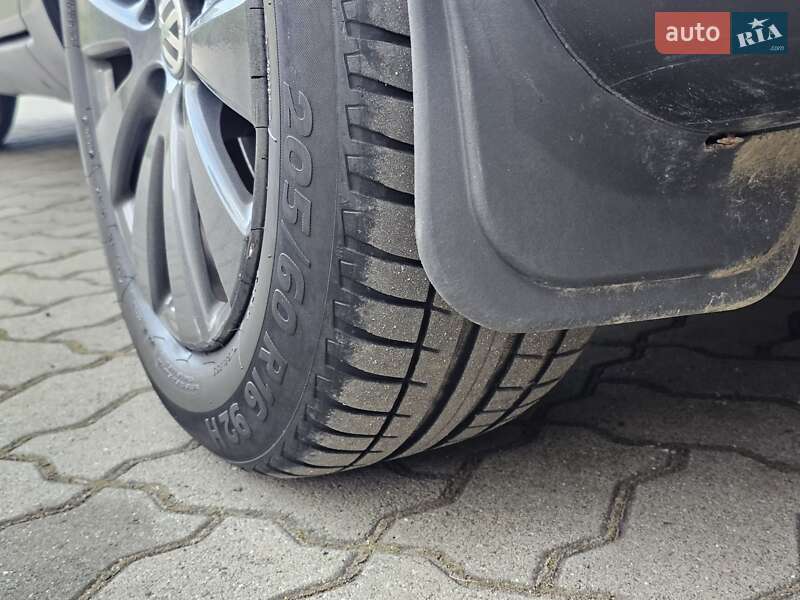 Универсал Volkswagen Passat 2009 в Стрые