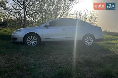 Седан Volkswagen Passat 2005 в Городні