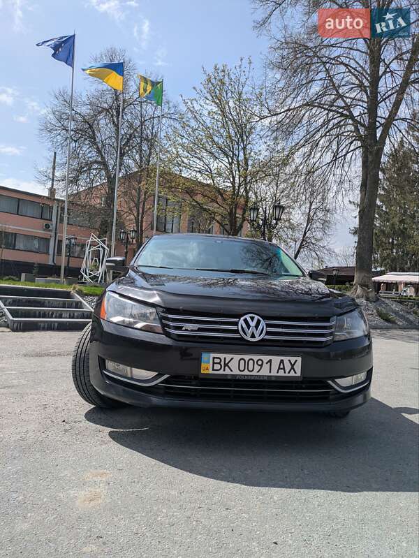 Седан Volkswagen Passat 2013 в Сарнах