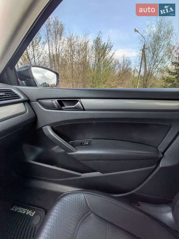 Седан Volkswagen Passat 2013 в Сарнах