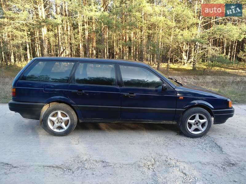 Универсал Volkswagen Passat 1992 в 