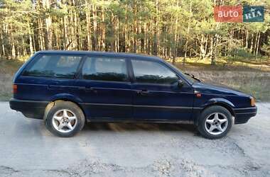 Универсал Volkswagen Passat 1992 в 