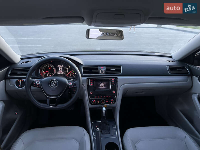 Седан Volkswagen Passat 2016 в Києві