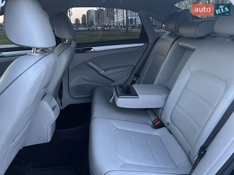 Седан Volkswagen Passat 2016 в Києві