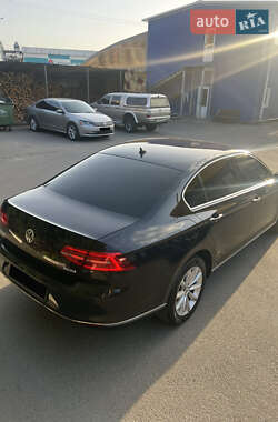 Седан Volkswagen Passat 2015 в 