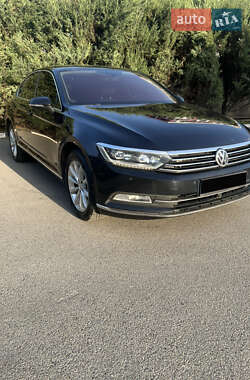Седан Volkswagen Passat 2015 в 