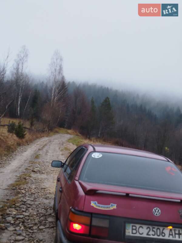 Седан Volkswagen Passat 1990 в Львові
