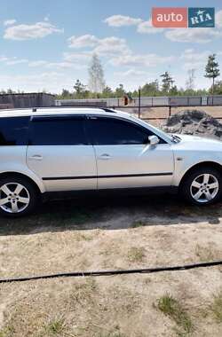 Універсал Volkswagen Passat 2003 в Сарнах