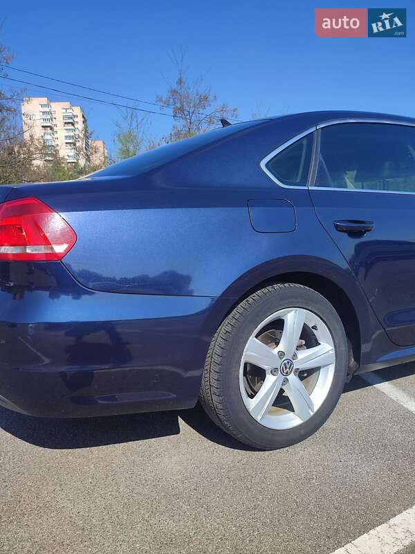 Седан Volkswagen Passat 2011 в Києві