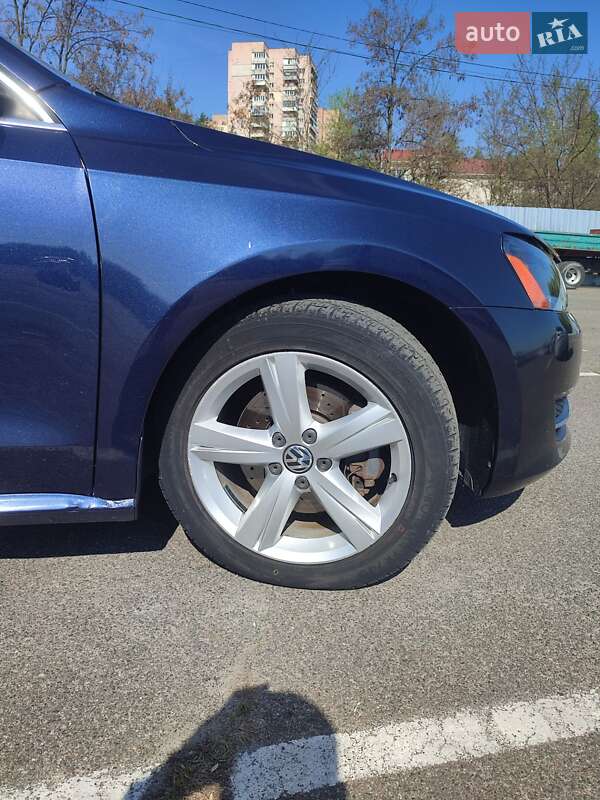 Седан Volkswagen Passat 2011 в Києві
