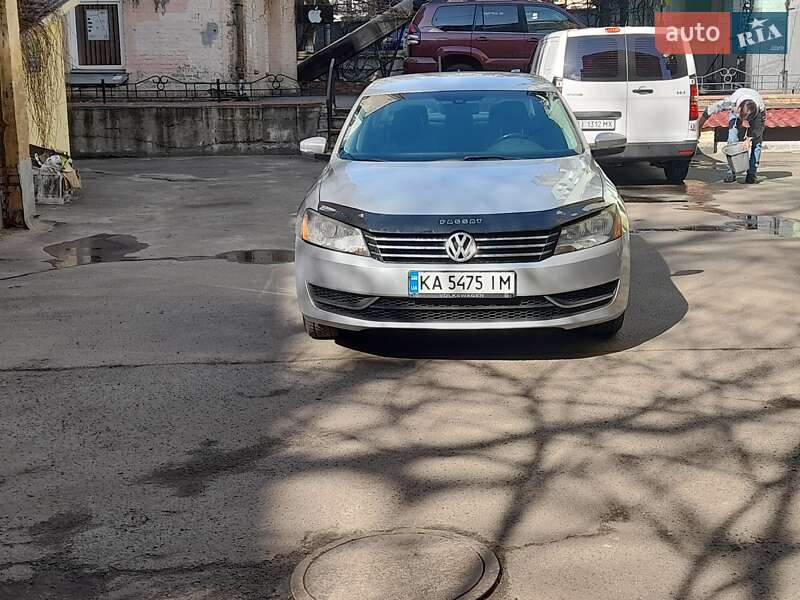 Седан Volkswagen Passat 2013 в Києві