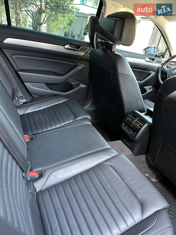 Универсал Volkswagen Passat 2018 в Львове