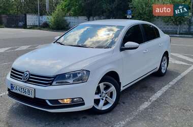 Седан Volkswagen Passat 2013 в Киеве