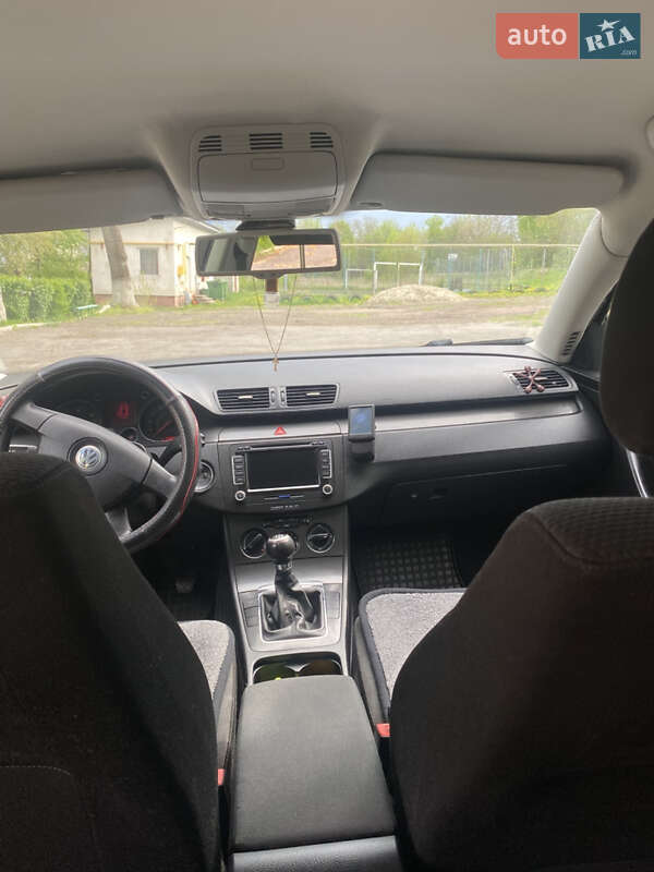 Седан Volkswagen Passat 2005 в Городенке