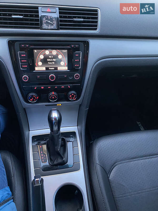 Седан Volkswagen Passat 2012 в Києві