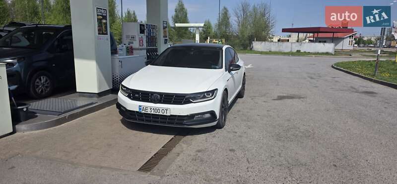 Седан Volkswagen Passat 2015 в 