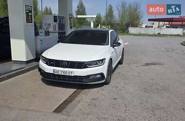Седан Volkswagen Passat 2015 в 