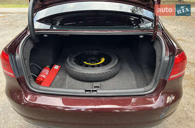 Седан Volkswagen Passat 2012 в 