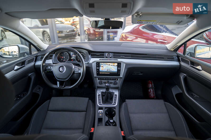 Універсал Volkswagen Passat 2018 в Києві фото 22 Універсал Volkswagen Passat 2018 в Києві