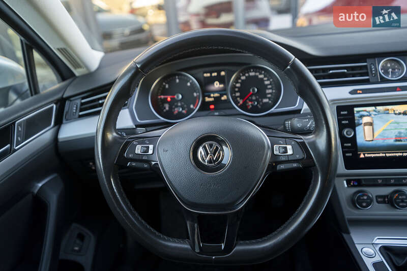 Універсал Volkswagen Passat 2018 в Києві фото 25 Універсал Volkswagen Passat 2018 в Києві