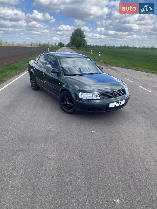 Седан Volkswagen Passat 1998 в Борисполе