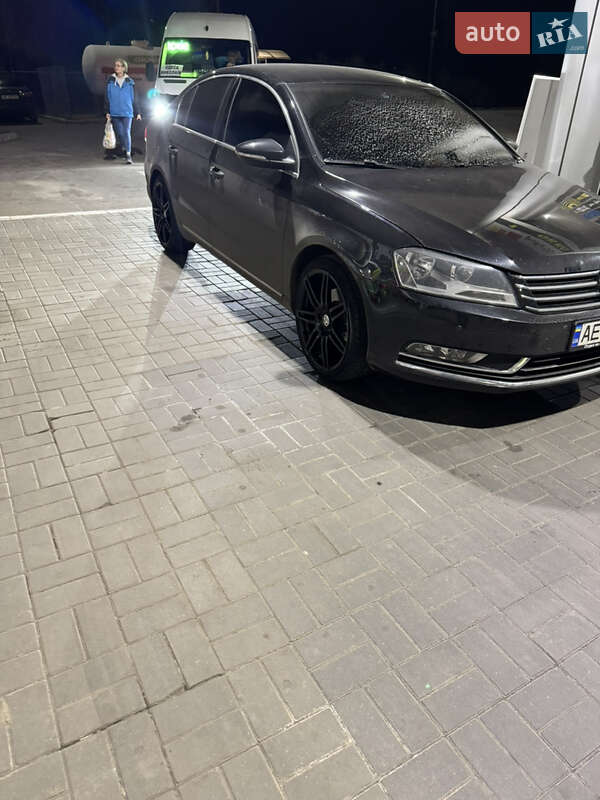 Седан Volkswagen Passat 2010 в Днепре
