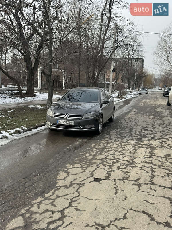 Седан Volkswagen Passat 2010 в Днепре