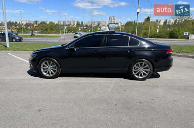Седан Volkswagen Passat 2015 в 