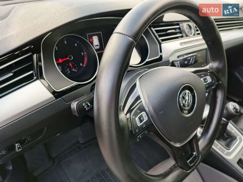 Універсал Volkswagen Passat 2015 в Чернігові