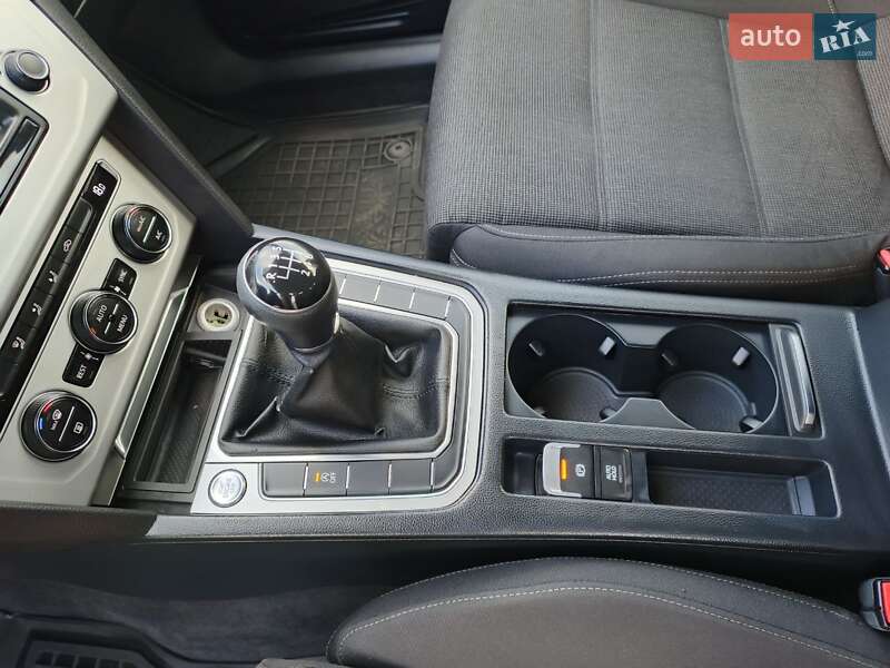Універсал Volkswagen Passat 2015 в Чернігові