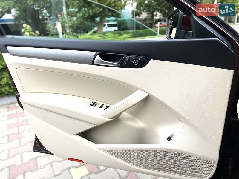 Седан Volkswagen Passat 2013 в Одессе