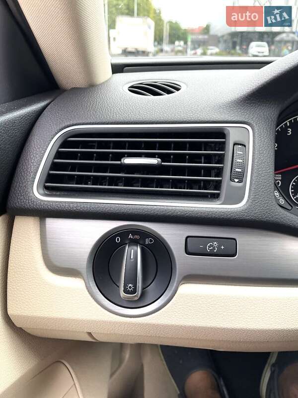 Седан Volkswagen Passat 2013 в Одессе