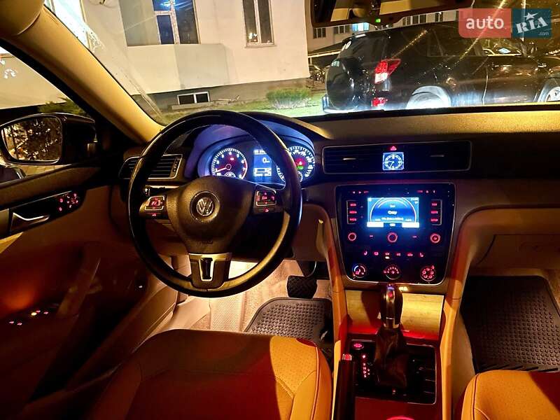 Седан Volkswagen Passat 2013 в Одессе