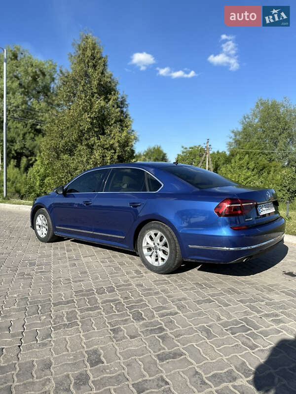 Седан Volkswagen Passat 2016 в Рудки