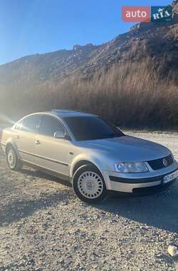 Седан Volkswagen Passat 1999 в 