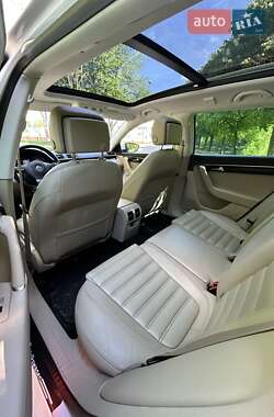 Универсал Volkswagen Passat 2012 в 