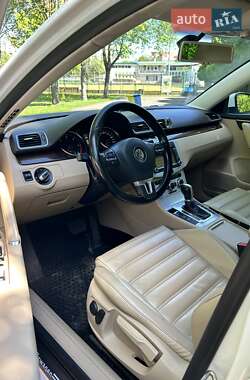 Универсал Volkswagen Passat 2012 в 