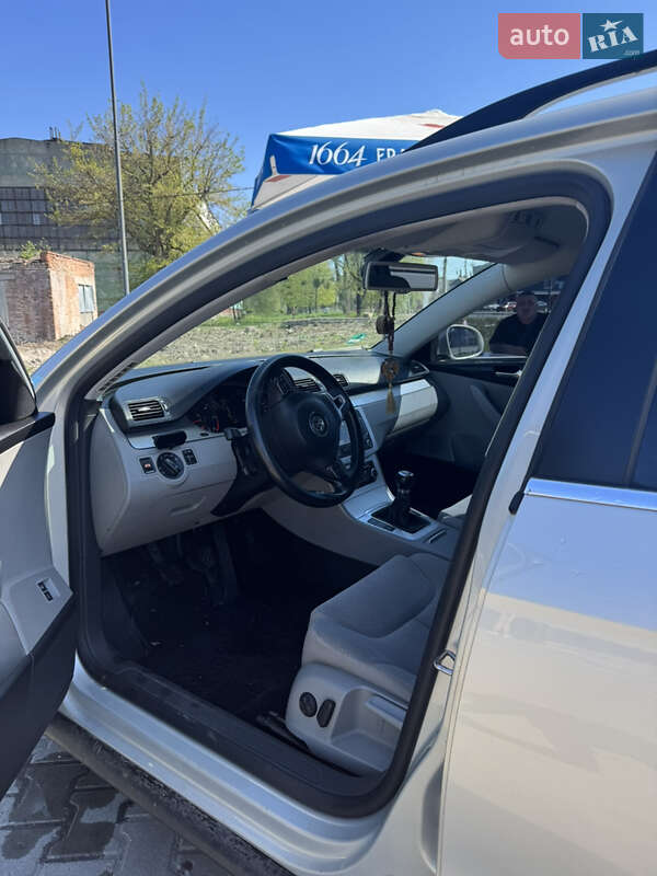 Универсал Volkswagen Passat 2010 в Житомире